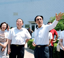 中国工程院院长周济考察以岭产业发展