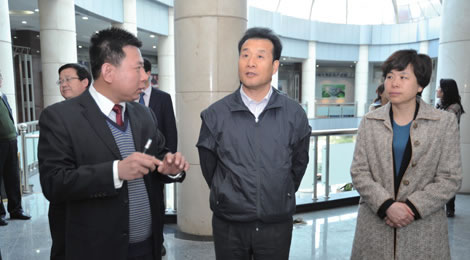 云南省副省长到以岭调研