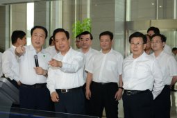 中共中央政治局委员李建国 称赞以岭药业系列工会活动都是生产力