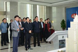 河北省委常委、石家庄市委书记邢国辉一行调研观摩以岭药业——勉励以岭继续做大做强医药产业