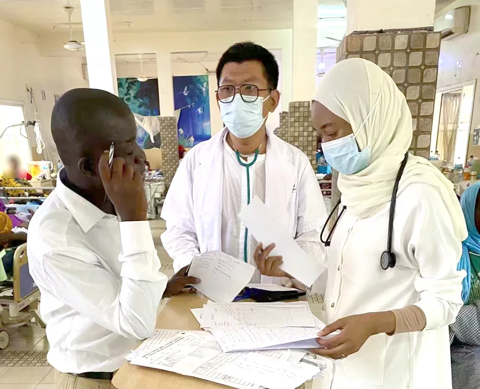 万里援非，守护生命无国界——记以岭关爱医师身心健康活动中国援外医疗队员