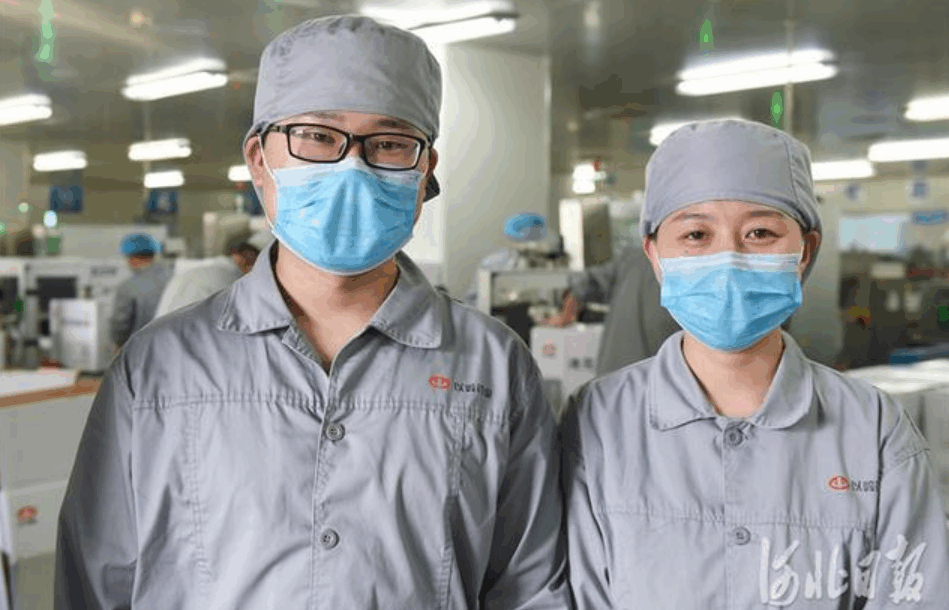 生产线上的夫妻档